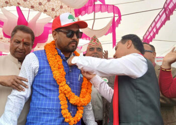 रास्वपा नवलपरासी सभापति महेन्द्र सिंह ठकुरी कांग्रेस प्रवेश