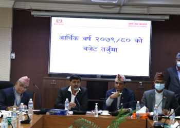 बजेट निर्माणका लागि सबै मन्त्रालय र सुरक्षा निकायसँग अर्थमन्त्री शर्माको छलफल