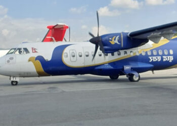 गौतमबुद्ध विमानस्थलमा बुद्ध एयरको जहाजको टायर पञ्चर