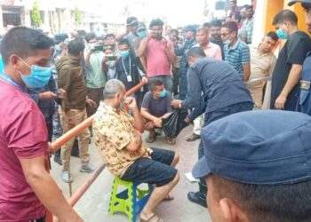 मालपोत धनुषाका निमित्त प्रमुख सुनिल झा पाँच लाख धुससहित पक्राउ