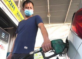 प्रतिलिटर १० रुपैयाँले घट्यो पेट्रोल-डिजेलको मूल्य