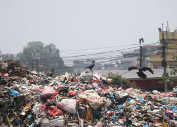 काठमाडौंको फोहोर व्यवस्थापनका लागि त्रिपक्षीय सहमति,थुप्रिएको फोहोर उठाइने