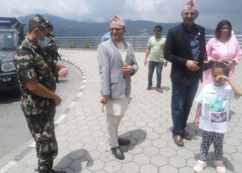 चन्द्रागिरि गएका राष्ट्रियसभा अध्यक्ष केबलकारमा अड्किए