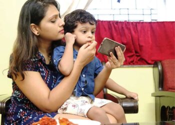 खाने बेलामा मोबाइल नचलाऔं यस्ता असर पर्न सक्छ