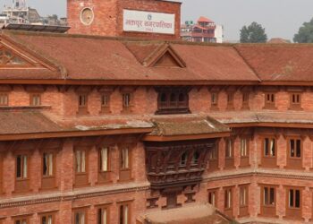 भक्तपुरका अस्पतालको क्यान्टिनमै कुहिएको मासु, गलेका खानेकुरा बिक्री