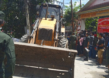 माछापोखरी क्षेत्रको अनधिकृत संरचनामाथि चल्यो महानगरको डोजर