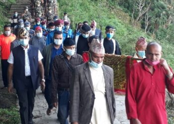 बडादशैंको सातौँ दिन आइतबार घर–घरमा शुभसाइतको प्रतीक फूलपाती भित्र्याइँदै