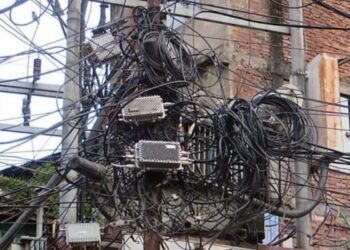 विद्युतका पोलमा तानिएका तार ४५ दिनभित्र हटाउन अल्टिमेटम