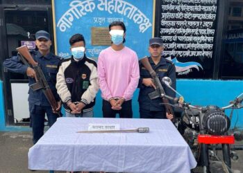 बुलेट बाइकको लेगगार्डमा तरवार राखेर टिकटक बनाउने दुई जना हतियारसहित पक्राउ