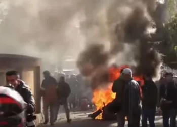 थापाथली सुकुम्वासी बस्ती हटाउन जाने क्रममा झडपमा नगर प्रहरी प्रमुख सहित ३६ घाइते 