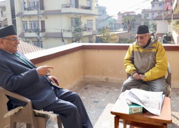 केपी ओली भेट्न बालकोट पुगे प्रचण्ड