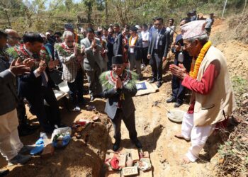 प्रधानमन्त्री पुष्पकमल दाहालद्वरा गोरखाको पन्थहिटी-कटहरे-हर्मी र लमजुङको साहिलटार जोड्ने सडक शिलान्यास