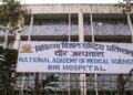 वीर अस्पतालको छतको पर्खाल खस्दा ४ जना घाइते