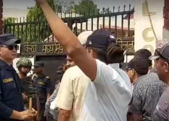 चितवनमा रोकिएको मतदान पुन: सुरू, आचारसंहिता मिचेकोमा रास्वपाले माफी माग्ने सहमति