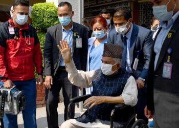 थप उपचारका लागी  एयर  एम्बुलेन्समार्फत्  दिल्ली  लगियो राष्ट्रपति पौडेललाई