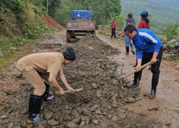 हर्ककै शैलीमा खोटाङको दिक्तेल रुपाकोट मझुवागढी नगरपालिकाले थाल्यो श्रमदान अभियान