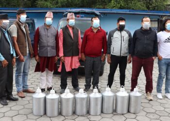 दुई करोड बराबरको रक्तचन्दनको तेलसहित चुच्चेपाटीबाट आठजना पक्राउ