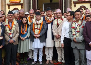 प्रधानमन्त्री प्रचण्डद्वारा पशुपतिनाथ मन्दिरको दर्शन