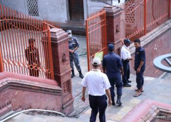 जलहरी जाँच गर्न अख्तियारकाे टाेली जाँदै, पशुपति खाली गराइयो