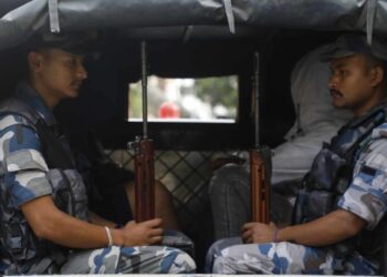 एक भन्सार अधिकृतसहित ३ कर्मचारी र ३ जना भन्सार एजेन्ट पक्राउ