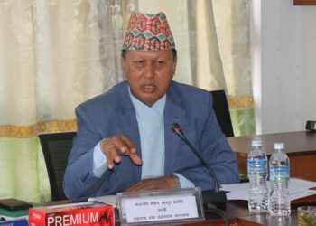 डाक्टरहरूलाई दरबन्दी अनुसार व्यवस्थापन गर्न खोज्दा धम्की आयोः मन्त्री बस्नेत