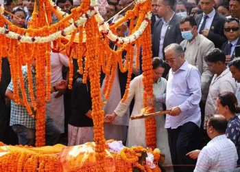 पशुपति आर्यघाटमा सीता दाहालको अन्तिम बिदाइ, प्रचण्डले दिए दागबत्ती