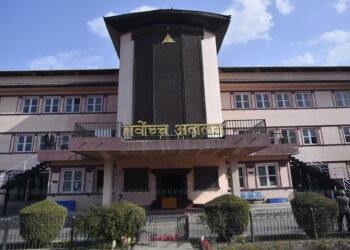 विद्यालय व्यवस्थापन समिति हटाउने निर्णय कार्यान्वयन नगर्न महानगरलाई सर्वोच्चको आदेश