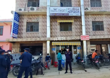 घुँडाको शल्यक्रिया गर्दा डाक्टरले शरीरभित्रै कपडा छाडेको भेटियो