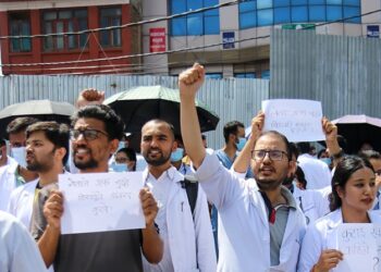 डाक्टरहरू आज पनि सडकमा