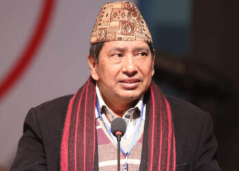 आन्दोलनरत शिक्षकसँग वार्ता गर्ने जिम्मा गृहमन्त्री श्रेष्ठलाई