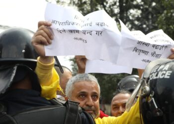 सिंहदरबार अगाडिबाट कृष्ण पहाडीसहित १६ जना मानवअधिकारकर्मी पक्राउ