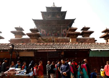 तलेजु भवानी मन्दिरमा बिहानैदेखि भक्तजनकाे घुइँचाे
