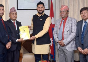 सुन तस्करीबारे छानबिन गर्न बनेको जाँचबुझ आयोगले बुझायो उपप्रधानमन्त्री तथा गृहमन्त्री रवि लामिछानेलाई प्रतिवेदन