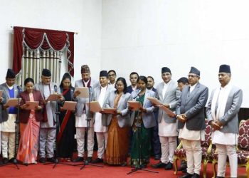 नवनियुक्त १६ मन्त्रीले लिए शपथ