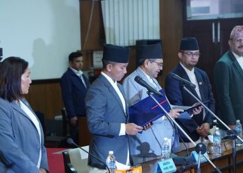 नेकपा एमालेका सांसद सुहाङले लिए प्रतिनिधिसभा सदस्यको शपथ
