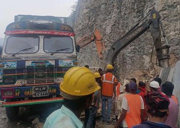 नारायणगढ–मुग्लिन सडकमा पहिरोमा पुरिएर एक्सकाभेटर अपरेटरको मृत्यु