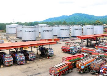 पेट्रोलमा प्रति लिटर ७ रुपैयाँ र डिजेल तथा मट्टितेलमा ५ रुपैयाँ घटयो