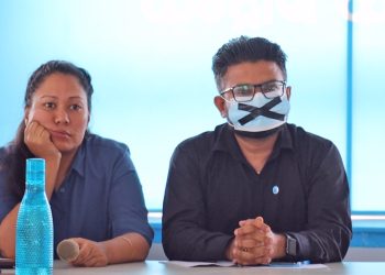 रास्वपा महामन्त्री मुकुल ढकाल मुखमा कालो टेप लगाएर बैठकमा उपस्थित