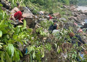 आँबुखैरेनीनजिकै ऐना पहराबाट मर्स्याङ्दीमा खस्यो बस
