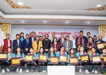 महिला भलिबलका टोलिका खेलाडीलाई महानगरले गर्‍यो सम्मान