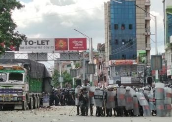 ट्रकले स्कुटर चालकलाई ठक्कर दिएपछि गठ्ठाघर तनावगस्त्र