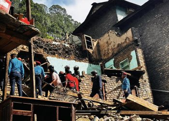 बागलुङमा घर भत्काउने क्रममा एकको मृत्यु, ११ जना घाइते