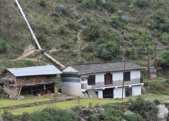 विद्युत् आयोजनाको नहर बाढीले बगाएपछि बागलुङका १३ सय घर अन्धकार