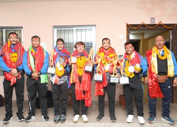 पदक विजेता ४ जना नेपाली बडीबिल्डरलाई विमानस्थलमा स्वागत