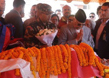 ढुंगानाको पार्थिव शरीरमा प्रधानमन्त्री ओलीले ओढाए राष्ट्रिय झन्डा