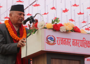 चितवनमा भूमिहीन सुकुम्बासीलाई जग्गाधनी प्रमाण पूर्जा वितरण शुरू