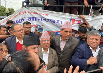 शिक्षक आन्दोलनमा पुगेका एकीकृत समाजवादीका नेताहरू लाई वास्ता नगरेपछि लज्जित