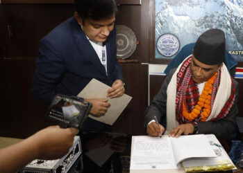 गभर्नरको पहिलो निर्णय एक हजार र ५० रूपैयाँको नोट छाप्ने