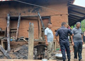सिन्धुलीबाट सम्पर्कविहीन भएका हायू परिवारलाई आफन्तको जिम्मामा