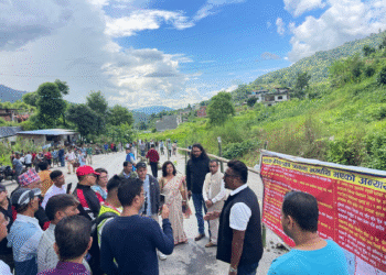 जग्गा मिचिएको भन्दै धादिङ–धार्के सडकखण्डअन्तर्गत सडकमै तारबार